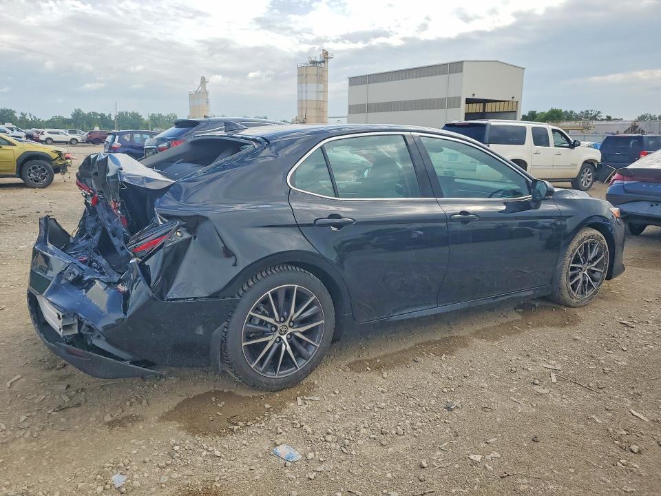 56866076 :رقم المزاد ، 4T1F31AK9NU597488 vin ، 2022 Toyota Camry مزاد بيع