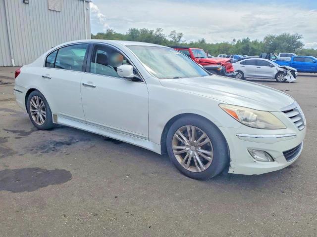 2013 Hyundai Genesis მანქანა იყიდება აუქციონზე, vin: KMHGC4DD5DU236860, აუქციონის ნომერი: 57528606