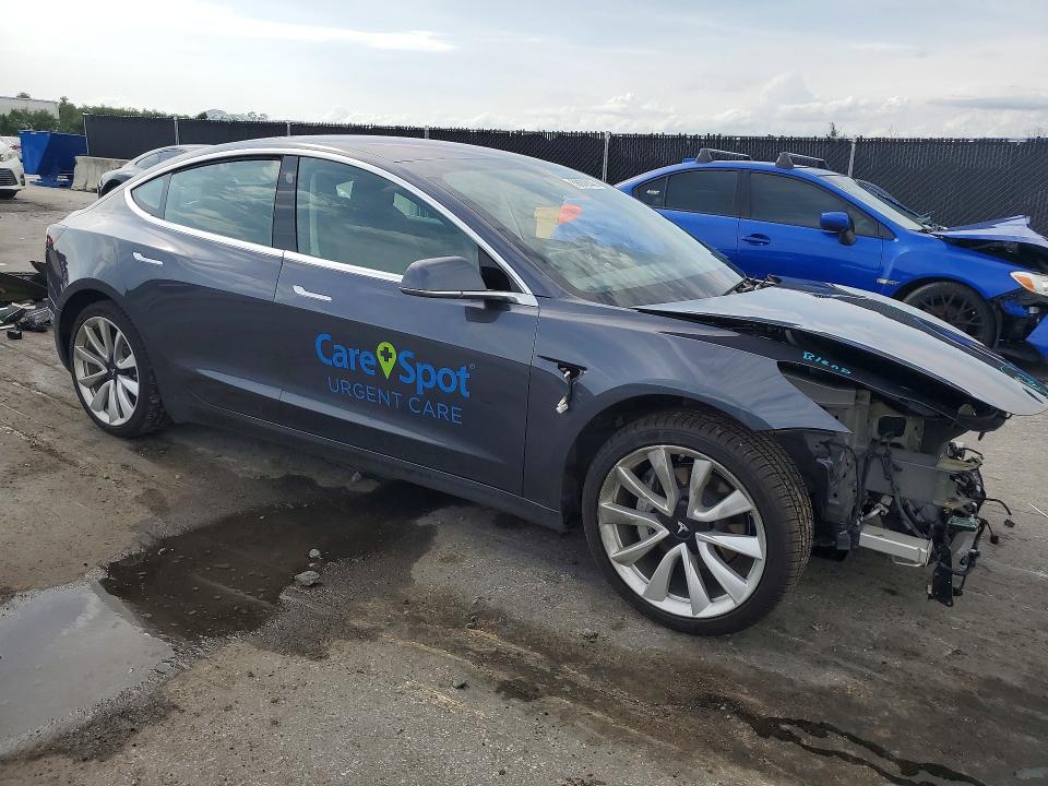 58072446 :رقم المزاد ، 5YJ3E1EA1JF059616 vin ، 2018 Tesla Model 3 مزاد بيع