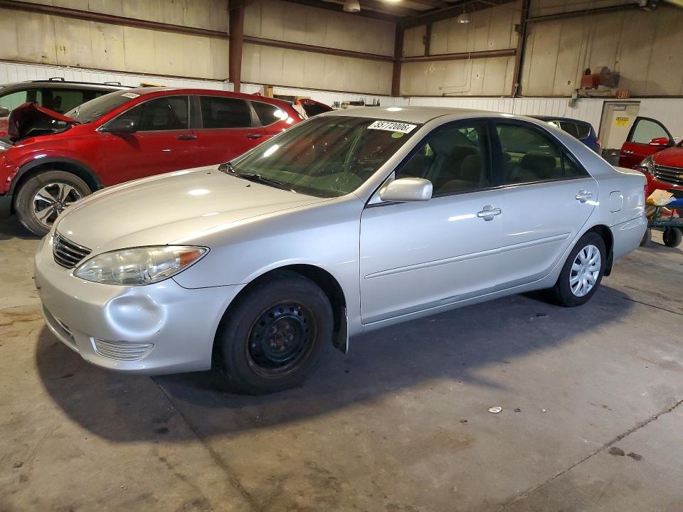 Auction sale of the 2005 Toyt Camry, vin: 4T1BE32K95U567331, lot number: 55772006