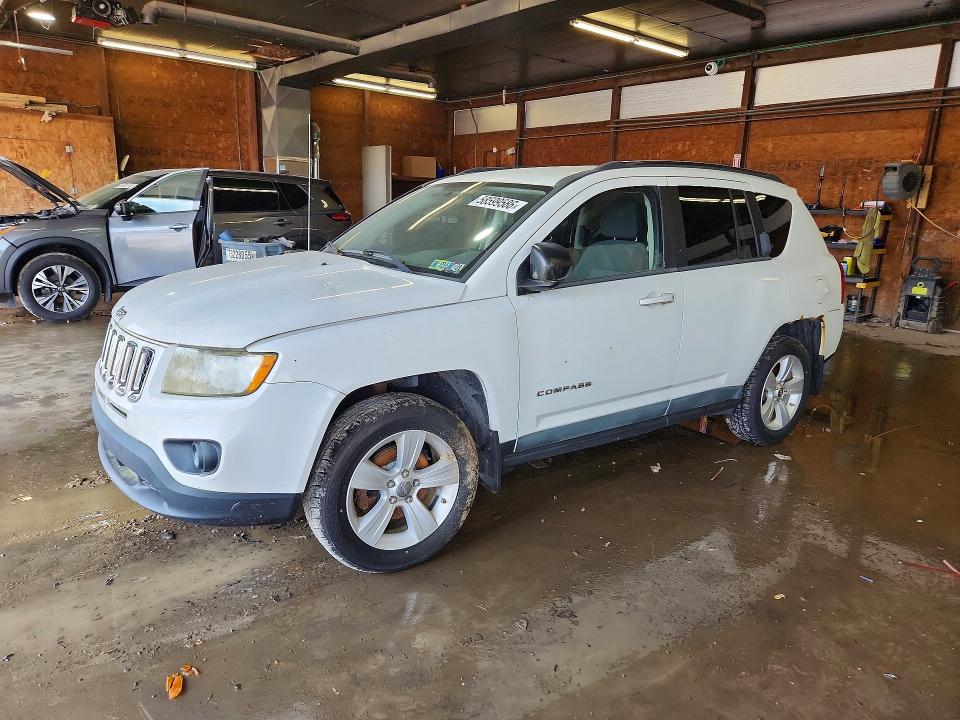 58599586 :رقم المزاد ، 1J4NF1FB7BD180229 vin ، 2011 Jeep Compass مزاد بيع