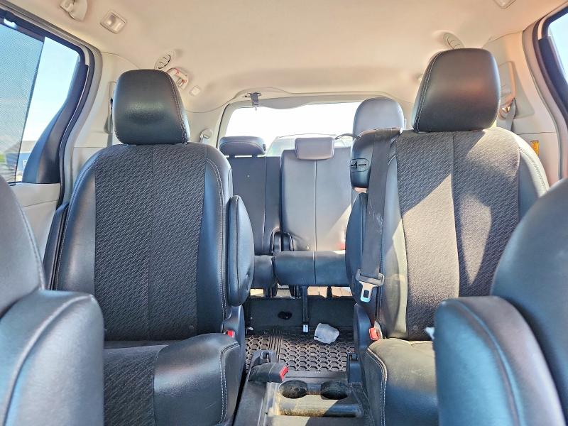 57837336 :رقم المزاد ، 5TDXK3DC8BS147052 vin ، 2011 Toyota Sienna مزاد بيع