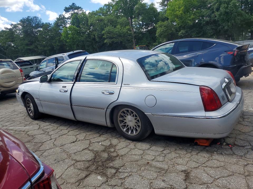 Aukcja sprzedaży 2001 Lincoln Town Car, vin: 1LNHM82WX1Y728687, numer aukcji: 58108656
