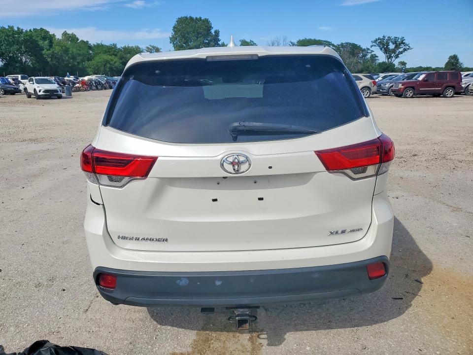 Продажа на аукционе авто 2017 Toyota Highlander, vin: 5TDJZRFHXHS520176, номер лота: 57816756