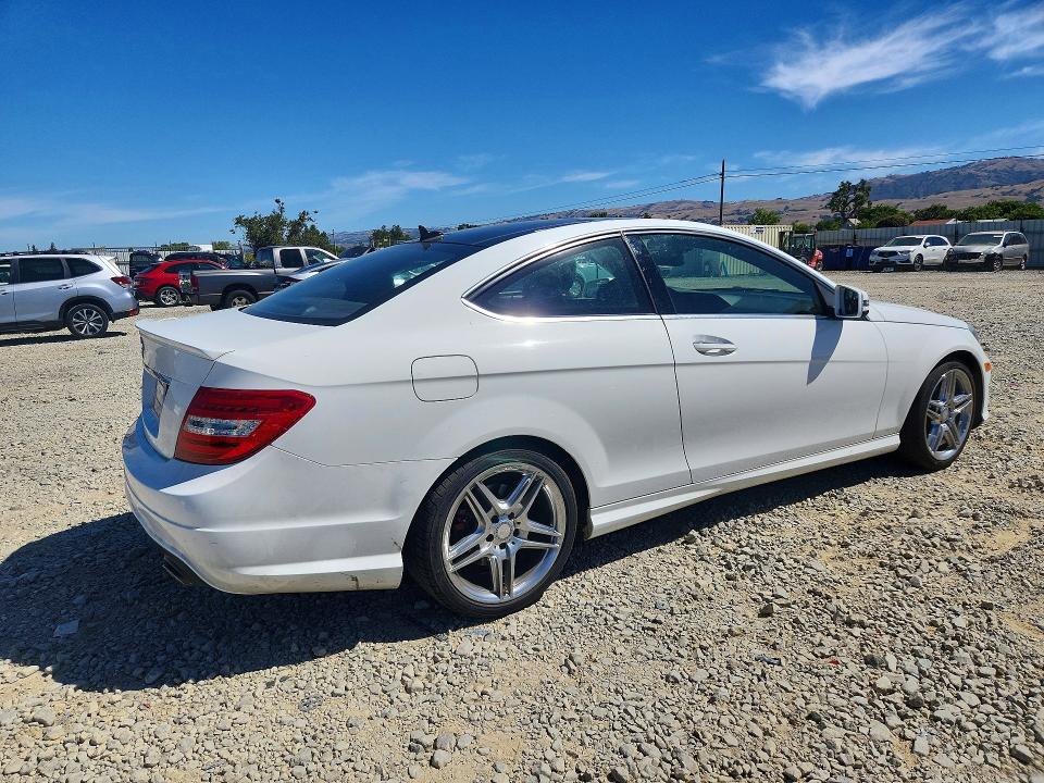 Продажа на аукционе авто 2015 Mercedes-benz C, vin: WDDGJ5HB0FG374886, номер лота: 56627706