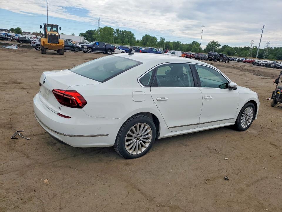 2017 Volkswagen Passat მანქანა იყიდება აუქციონზე, vin: 1VWBT7A36HC036137, აუქციონის ნომერი: 58595446
