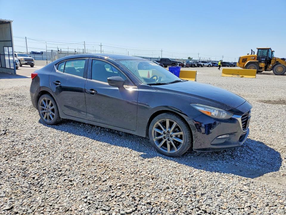 76293045 :رقم المزاد ، 3MZBN1V39JM195918 vin ، 2018 Mazda 3 مزاد بيع