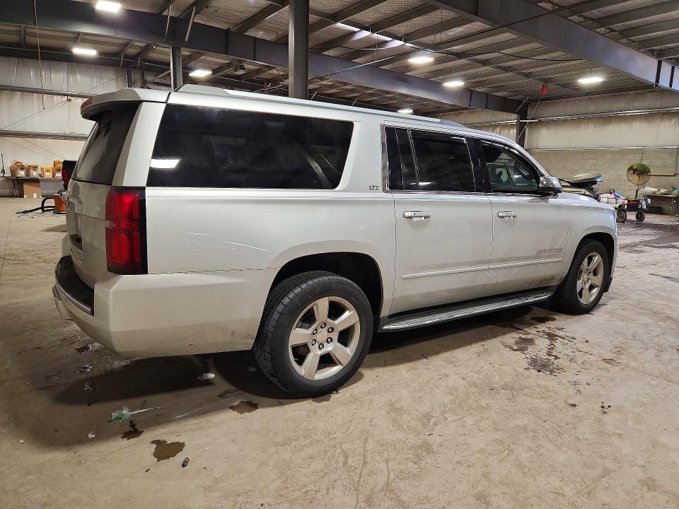2015 Chevrolet Suburban მანქანა იყიდება აუქციონზე, vin: 1GNSKKKC9FR206175, აუქციონის ნომერი: 57171086