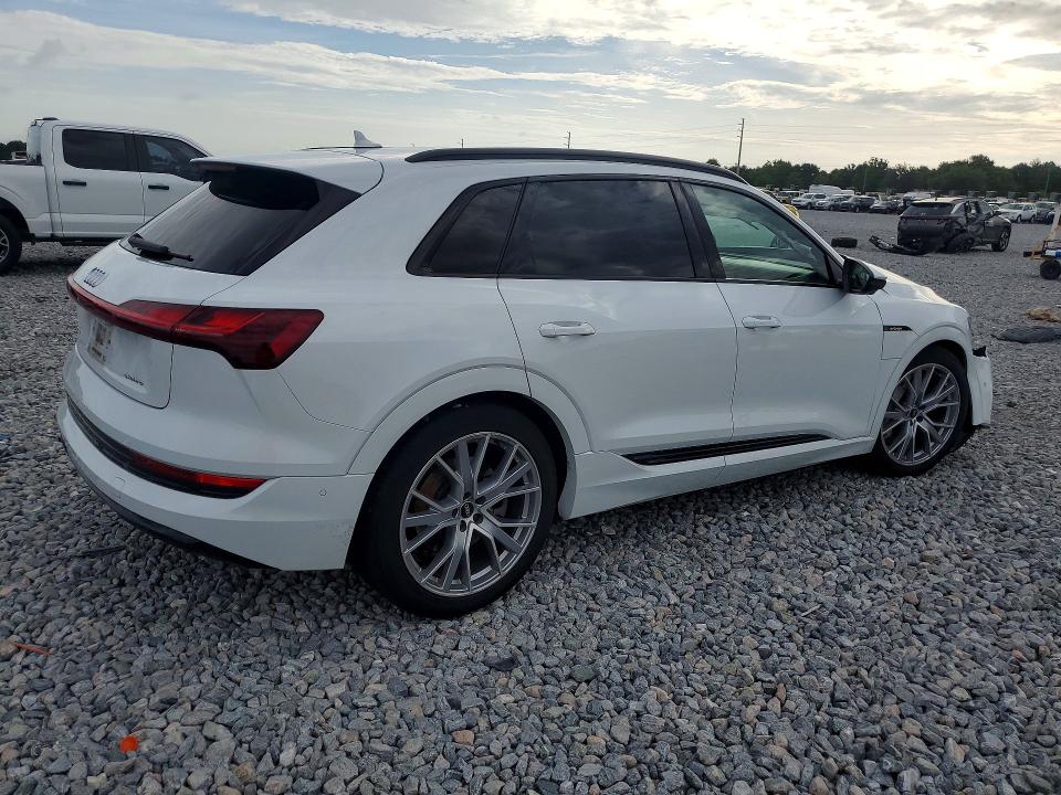 55783386 :رقم المزاد ، WA1VAAGE9MB014672 vin ، 2021 Audi E-tron مزاد بيع