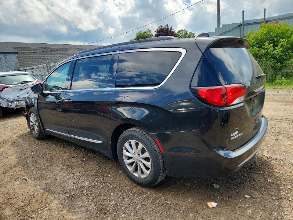 58776866 :رقم المزاد ، 2C4RC1BG8HR523878 vin ، 2017 Chrysler Pacifica مزاد بيع