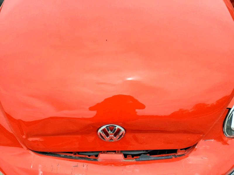 58645026 :رقم المزاد ، 3VW517AT2HM823149 vin ، 2017 Volkswagen Beetle مزاد بيع