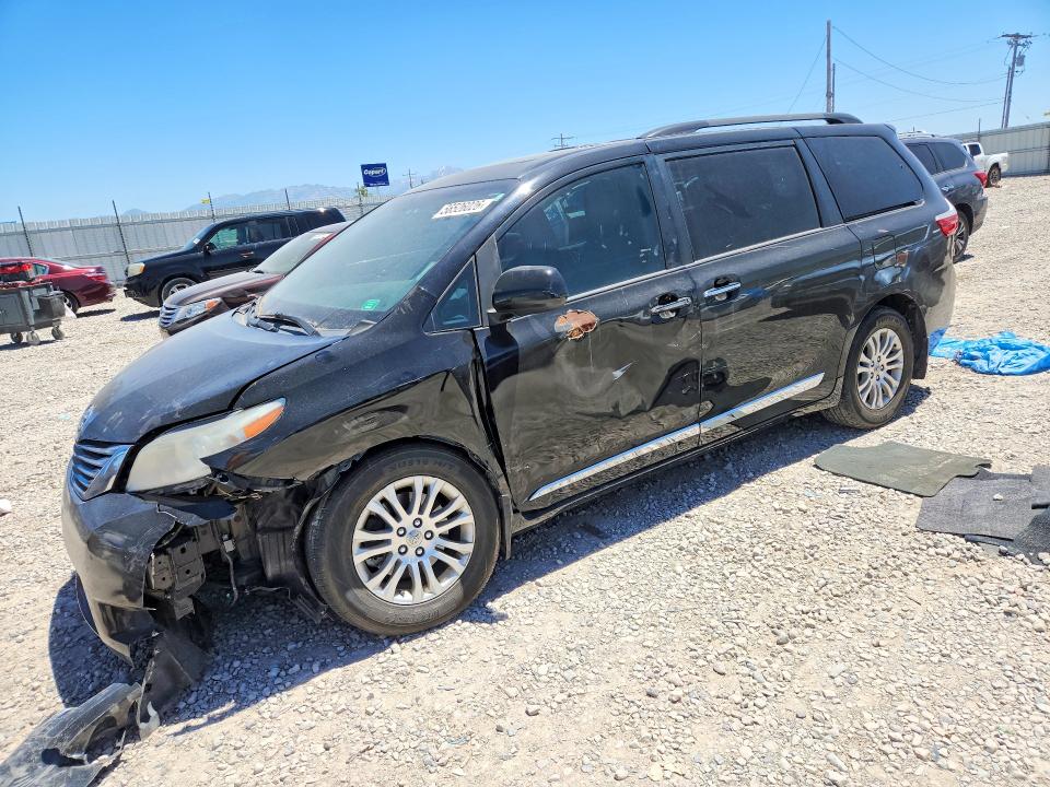 56526026 :رقم المزاد ، 5TDYZ3DC5HS768192 vin ، 2017 Toyota Sienna مزاد بيع