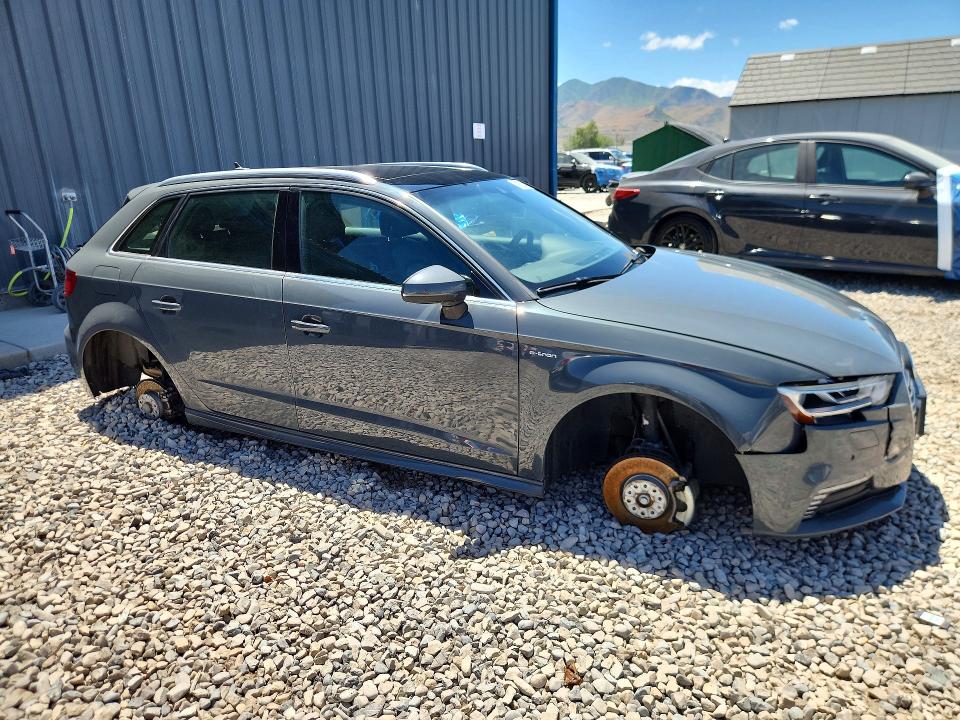 Продажа на аукционе авто 2018 Audi A3, vin: WAUSPBFF6JA057209, номер лота: 56489206