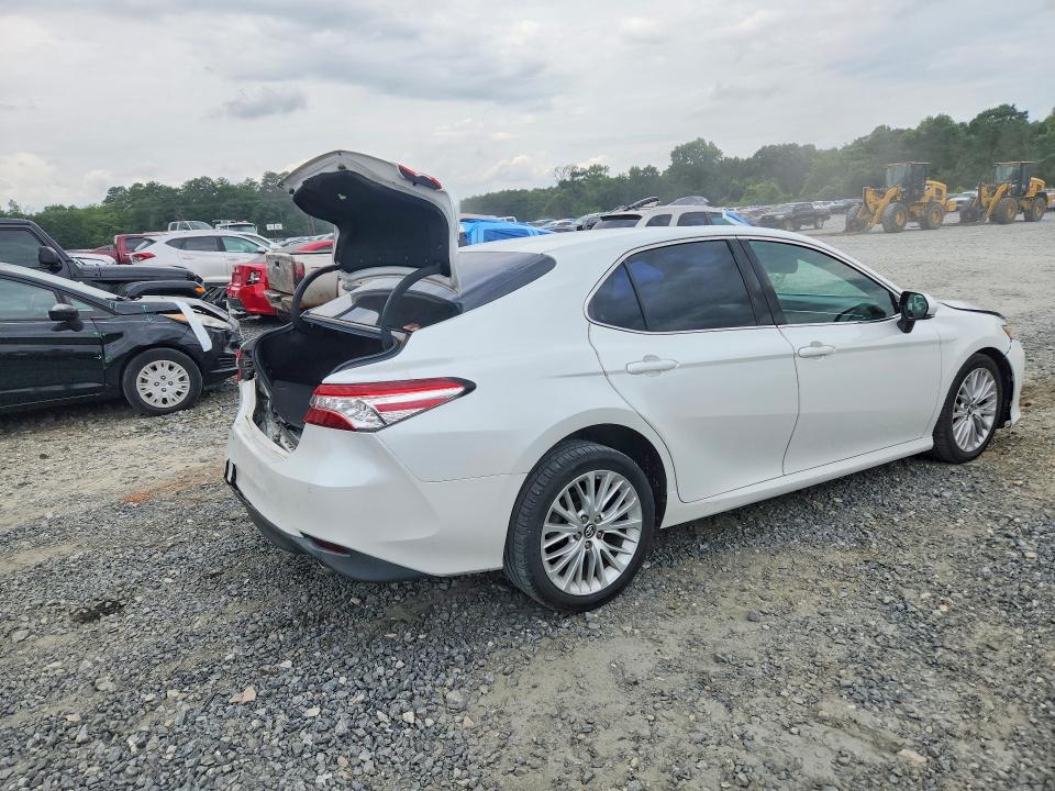 2018 Toyota Camry მანქანა იყიდება აუქციონზე, vin: 4T1B11HK0JU004282, აუქციონის ნომერი: 56630546