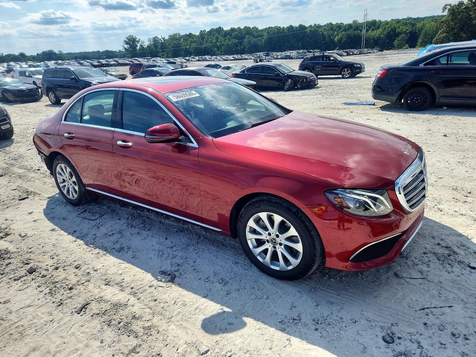 58699586 :رقم المزاد ، WDDZF4JB3KA588671 vin ، 2019 Mercedes-benz E مزاد بيع
