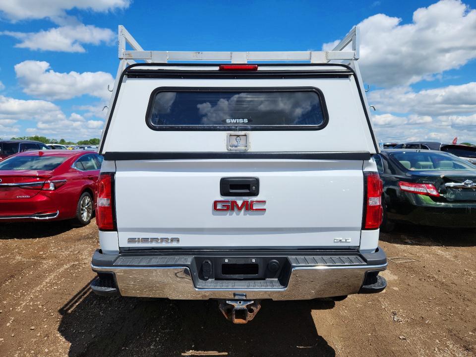 57724056 :رقم المزاد ، 1GT22SEG7JZ252782 vin ، 2018 Gmc Sierra مزاد بيع