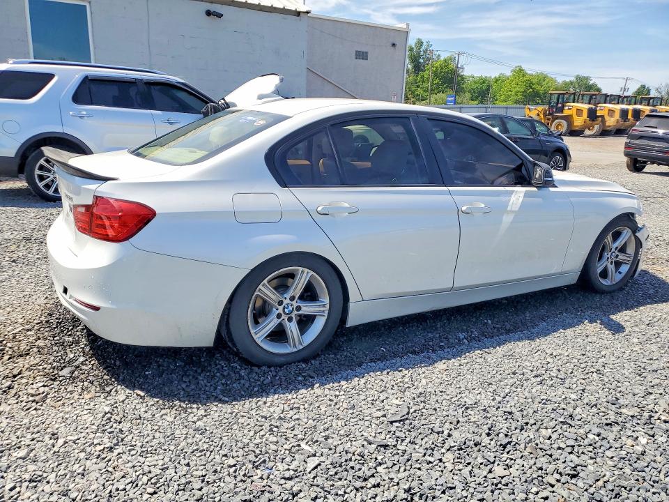 56424436 :رقم المزاد ، WBA3B3G50FNR87041 vin ، 2015 Bmw 328 مزاد بيع