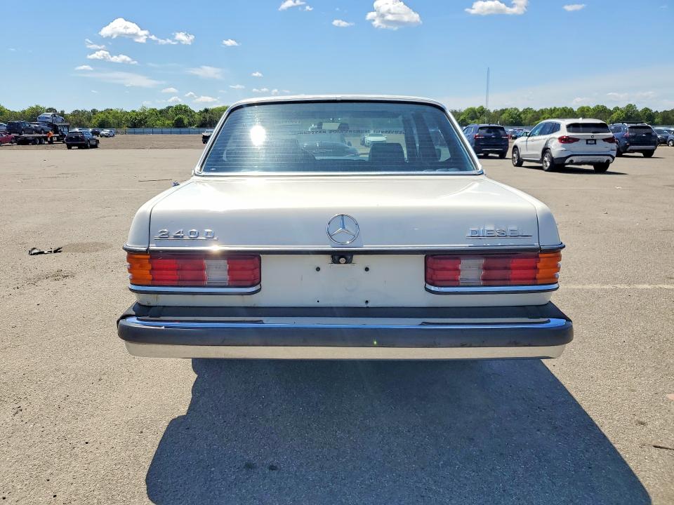 56046706 :رقم المزاد ، WDBAB23A3DB403204 vin ، 1983 Mercedes-benz 240 مزاد بيع