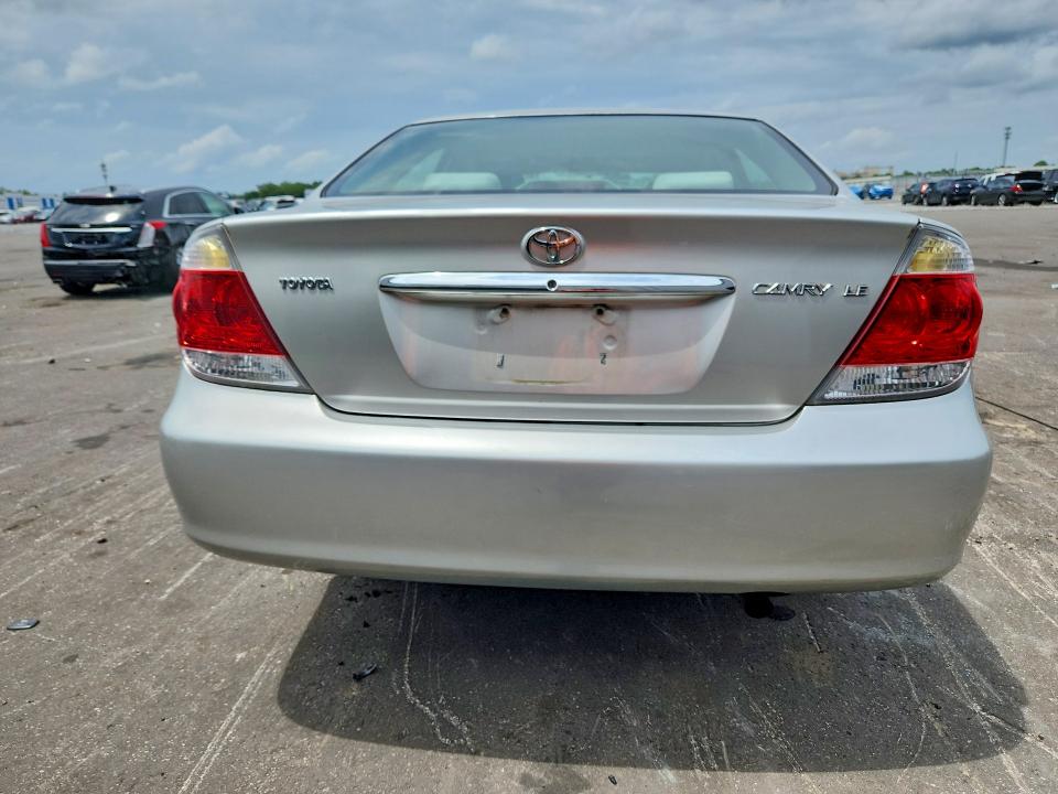 2005 Toyota Camry მანქანა იყიდება აუქციონზე, vin: 4T1BE32K55U546363, აუქციონის ნომერი: 57740946