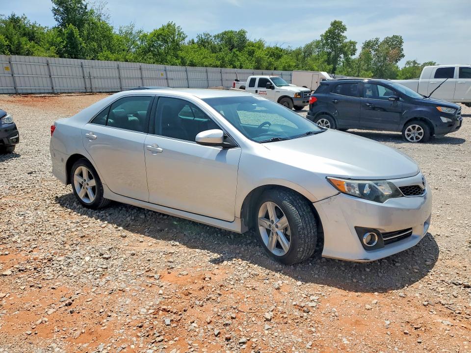 59121776 :رقم المزاد ، 4T1BF1FK1EU750752 vin ، 2014 Toyota Camry مزاد بيع