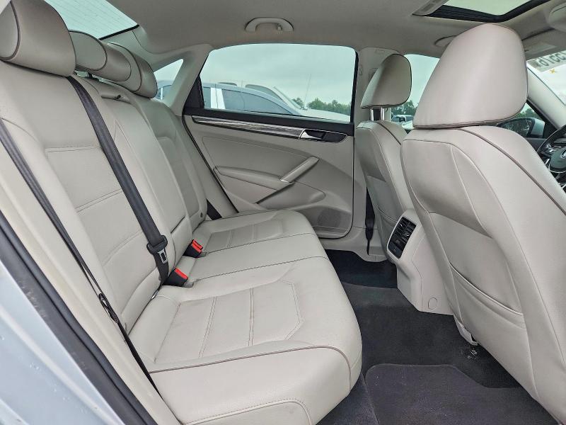 55425576 :رقم المزاد ، 1VWBA7A3XJC039327 vin ، 2018 Volkswagen Passat مزاد بيع