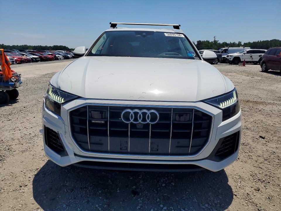 56090156 :رقم المزاد ، WA1CVAF18MD025824 vin ، 2021 Audi Q8 مزاد بيع
