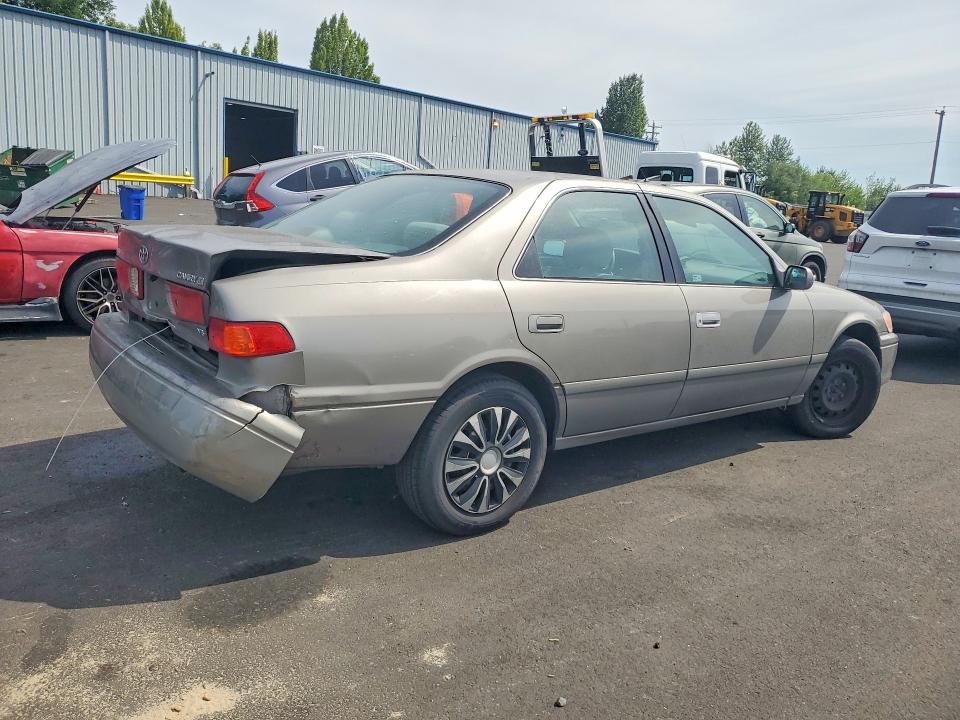 58484556 :رقم المزاد ، 4T1BF22K51U126121 vin ، 2001 Toyota Camry مزاد بيع