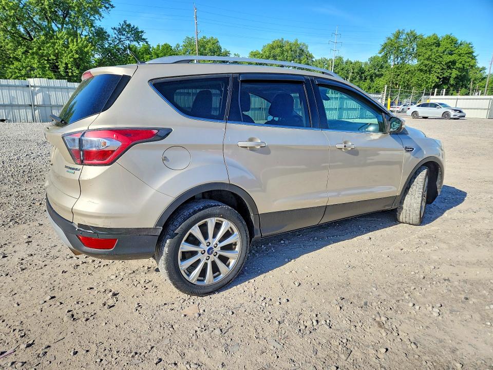 57400036 :رقم المزاد ، 1FMCU0JD3HUB00337 vin ، 2017 Ford Escape مزاد بيع