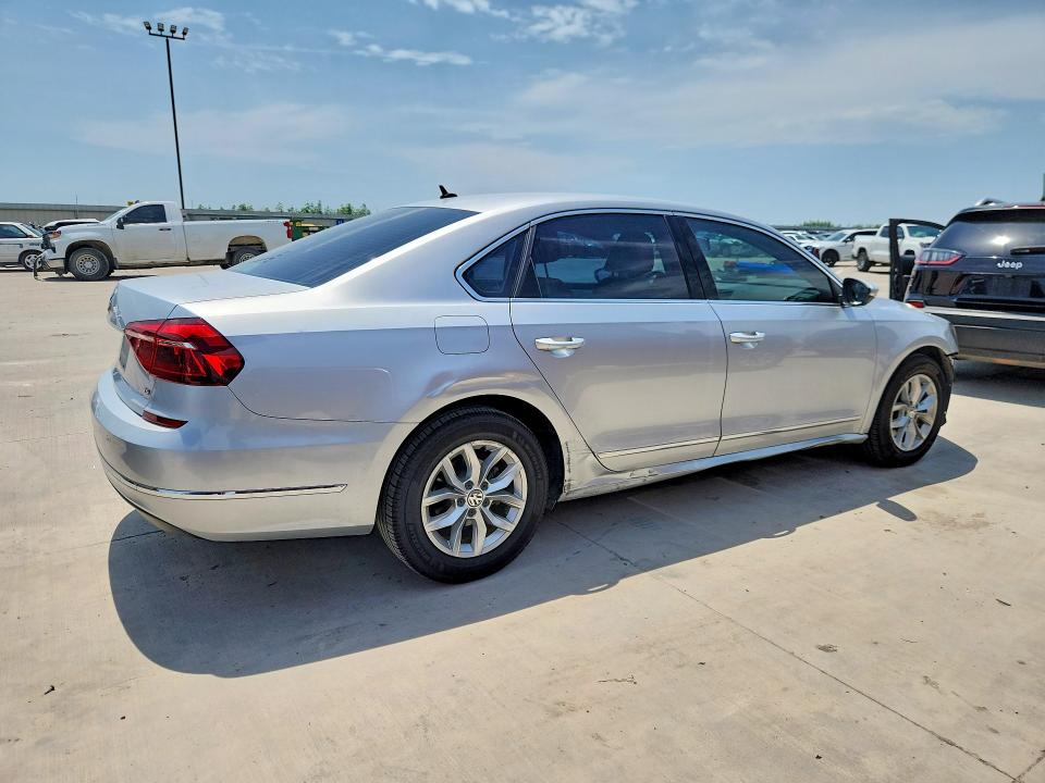 58522576 :رقم المزاد ، 1VWAT7A30HC029504 vin ، 2017 Volkswagen Passat مزاد بيع