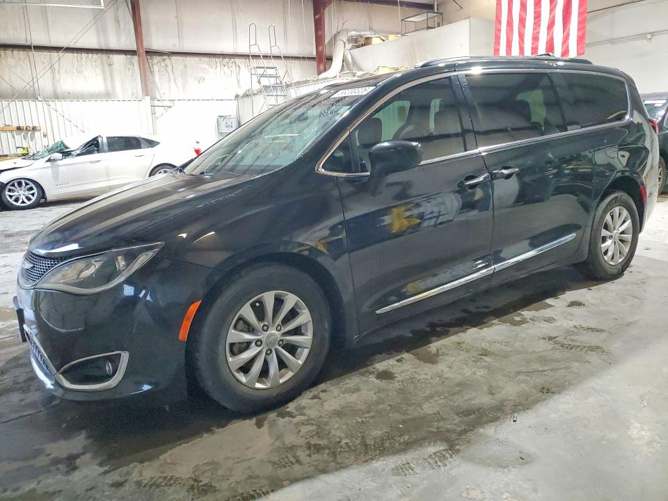 58200326 :رقم المزاد ، 2C4RC1BGXHR702780 vin ، 2017 Chrysler Pacifica مزاد بيع