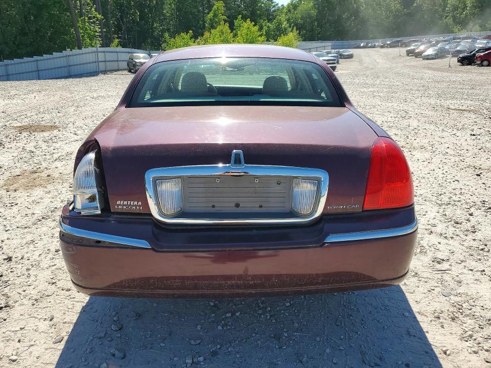 2007 Lincoln Town Car მანქანა იყიდება აუქციონზე, vin: 1LNHM81W07Y621139, აუქციონის ნომერი: 56803836