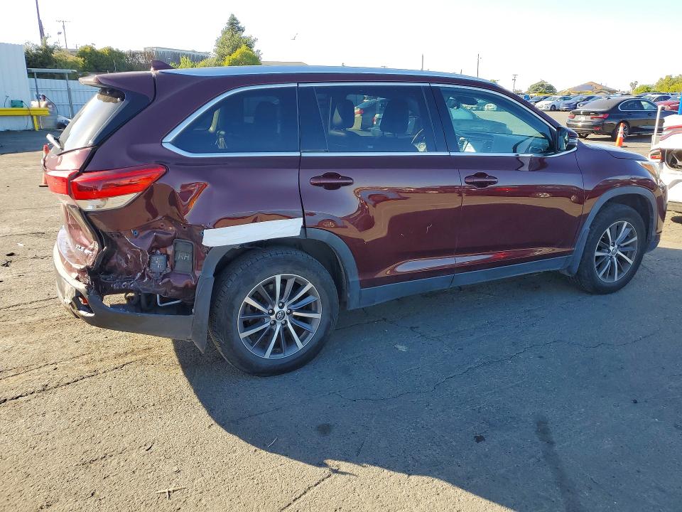 Продажа на аукционе авто 2019 Toyota Highlander, vin: 5TDJZRFH0KS970149, номер лота: 55350136