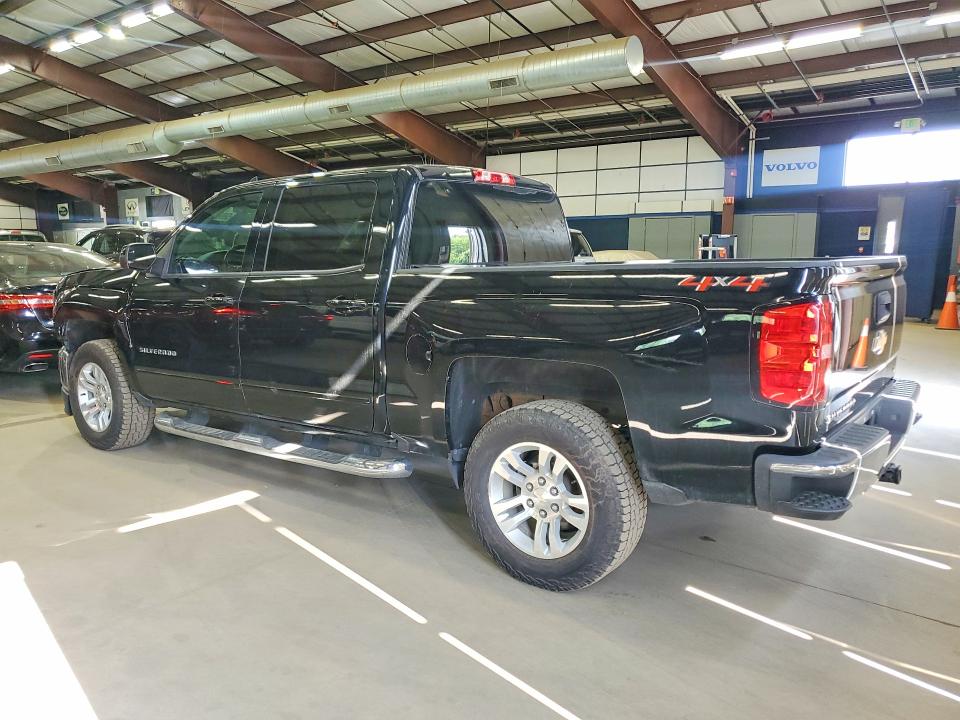 Продаж на аукціоні авто 2018 Chevrolet Silverado, vin: 3GCUKREC6JG582461, номер лоту: 56984106