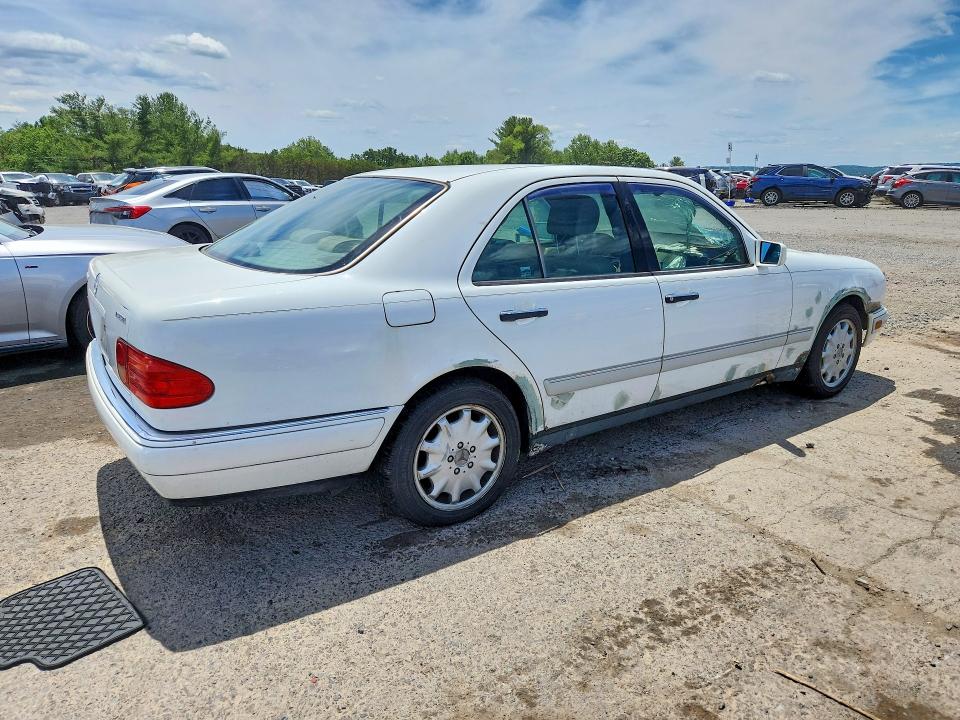 57666506 :رقم المزاد ، WDBJF20FXVA309770 vin ، 1997 Mercedes-benz E مزاد بيع