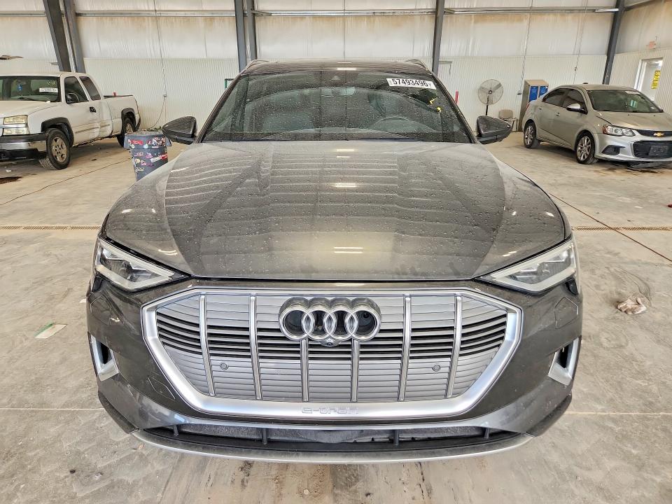 57493496 :رقم المزاد ، WA1VAAGE6KB006008 vin ، 2019 Audi E-tron مزاد بيع