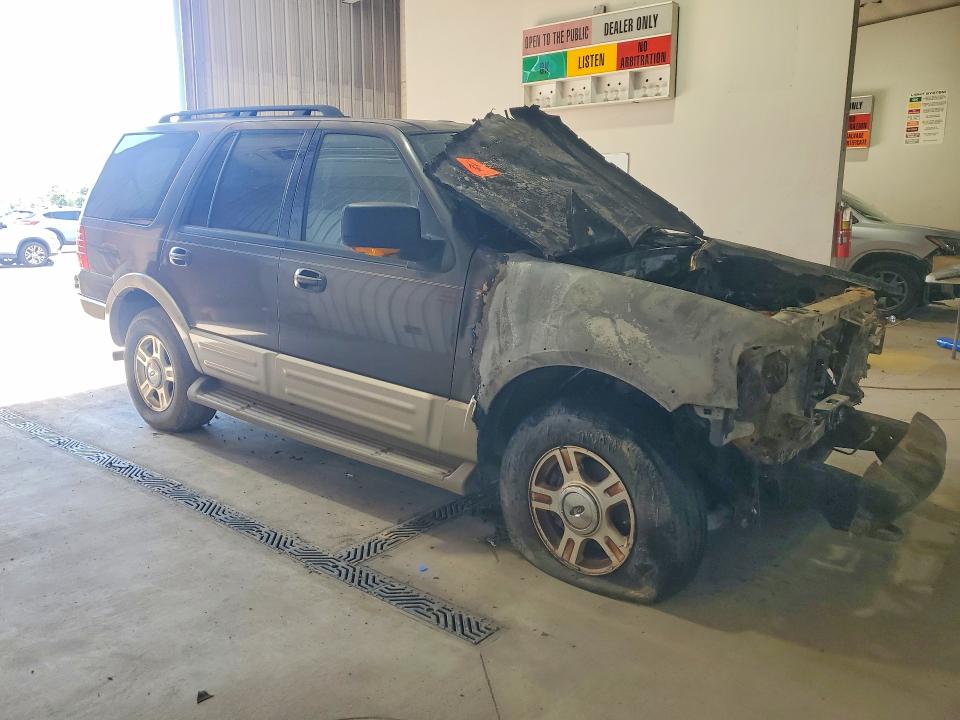 Продажа на аукционе авто 2005 Ford Expedition, vin: 1FMPU185X5LB00083, номер лота: 57780316