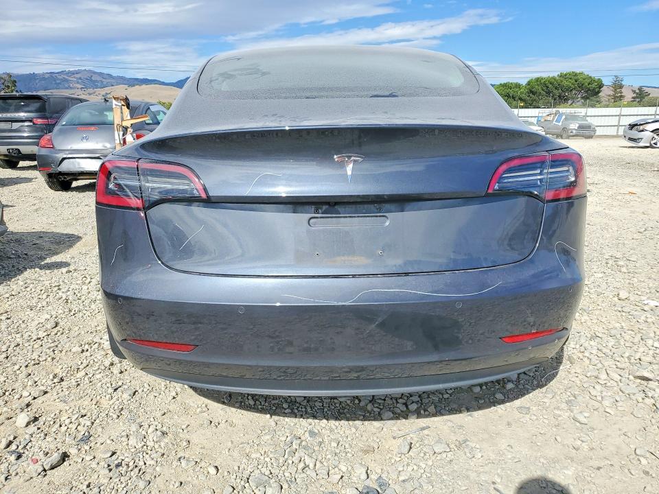 55831536 :رقم المزاد ، 5YJ3E1EA8JF153332 vin ، 2018 Tesla Model 3 مزاد بيع