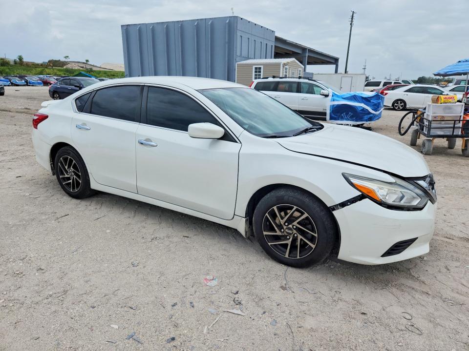 Продажа на аукционе авто 2017 Nissan Altima, vin: 1N4AL3AP7HN325743, номер лота: 55555446