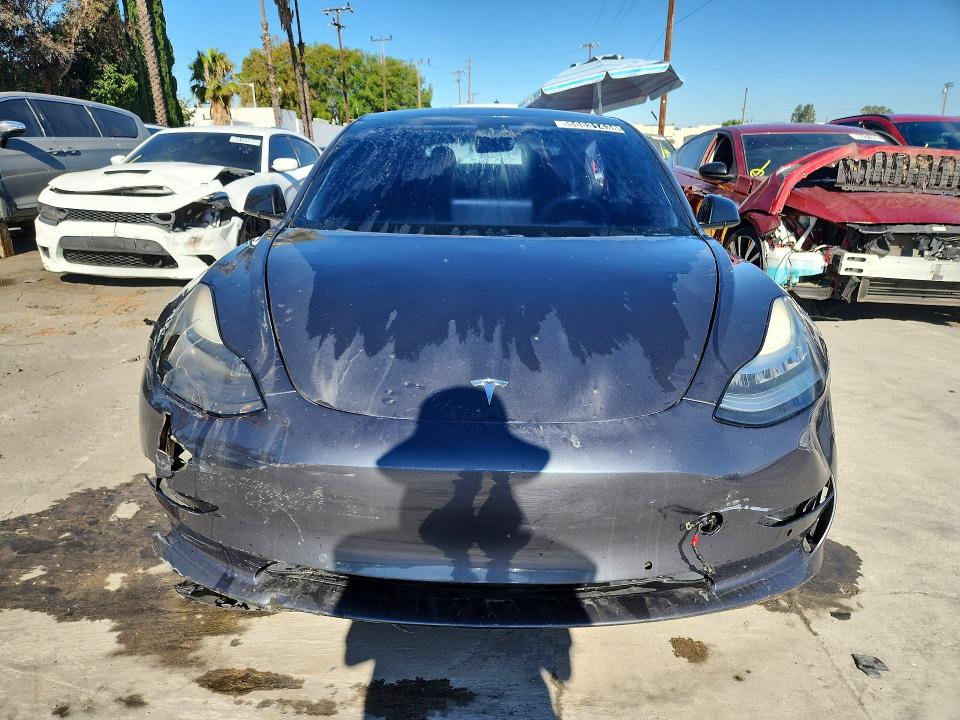 56831436 :رقم المزاد ، 5YJ3E1EA5JF006840 vin ، 2018 Tesla Model 3 مزاد بيع