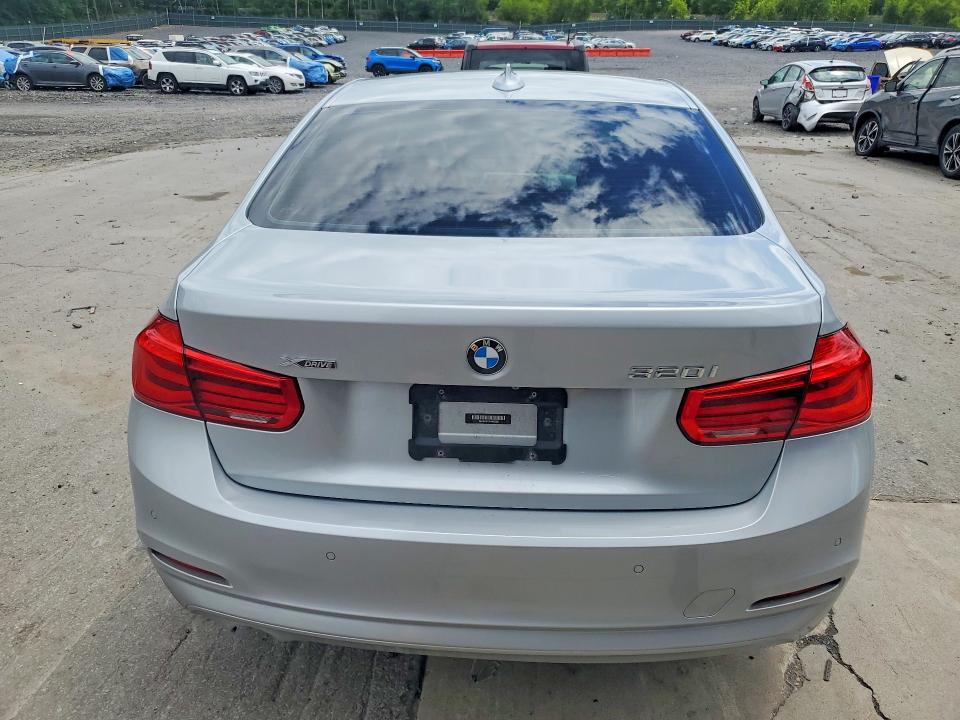57504076 :رقم المزاد ، WBA8A3C53JA489382 vin ، 2018 Bmw 320 مزاد بيع