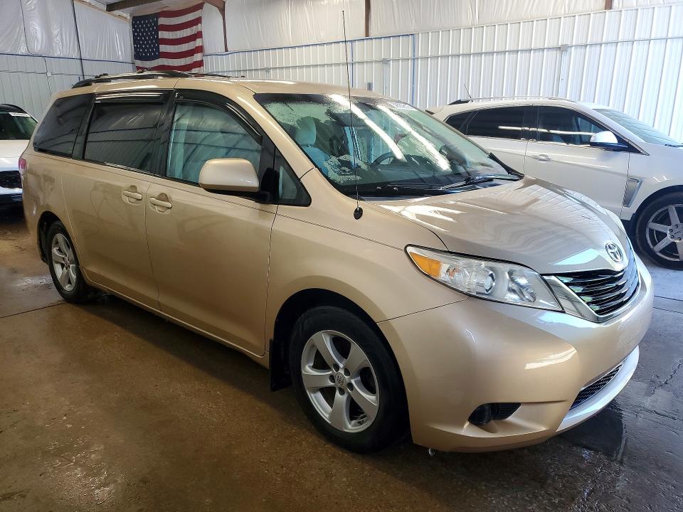 58559516 :رقم المزاد ، 5TDKK3DC7BS008699 vin ، 2011 Toyota Sienna مزاد بيع