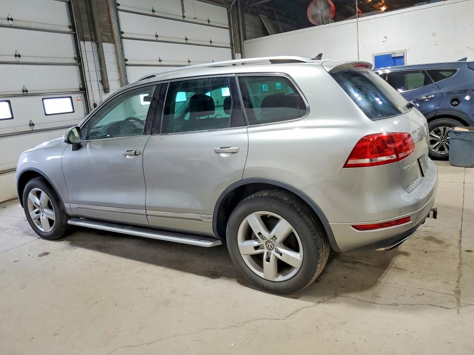 2011 Volkswagen Touareg მანქანა იყიდება აუქციონზე, vin: WVGFG9BP1BD004991, აუქციონის ნომერი: 55890886