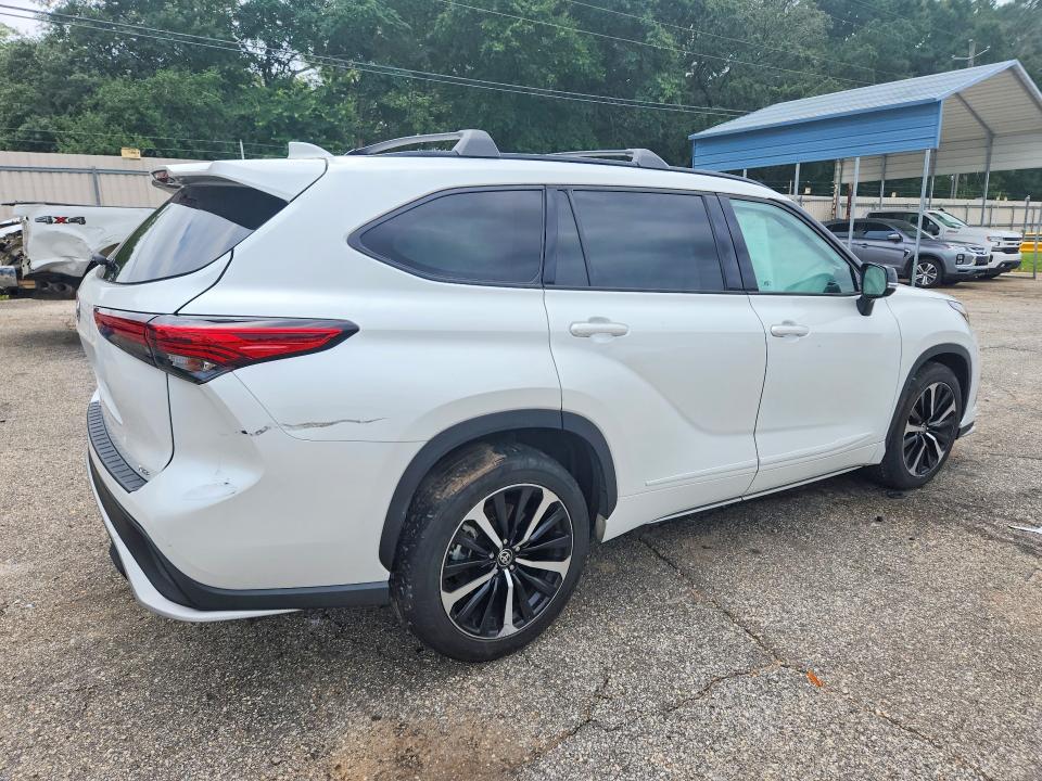 55928976 :رقم المزاد ، 5TDLZRAH4NS110677 vin ، 2022 Toyota Highlander مزاد بيع