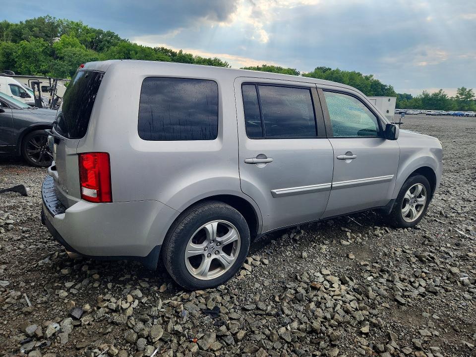 57269156 :رقم المزاد ، 5FNYF4H5XFB035115 vin ، 2015 Honda Pilot مزاد بيع