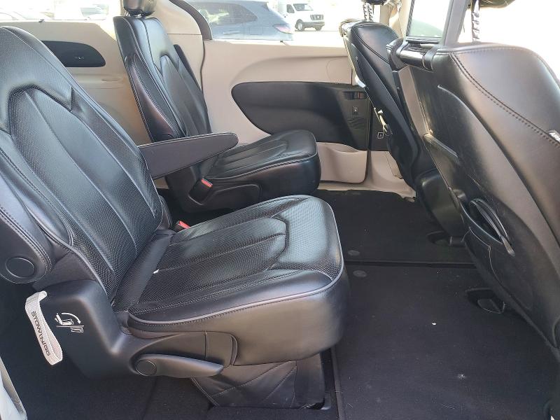 55698716 :رقم المزاد ، 2C4RC1GG2JR232856 vin ، 2018 Chrysler Pacifica مزاد بيع