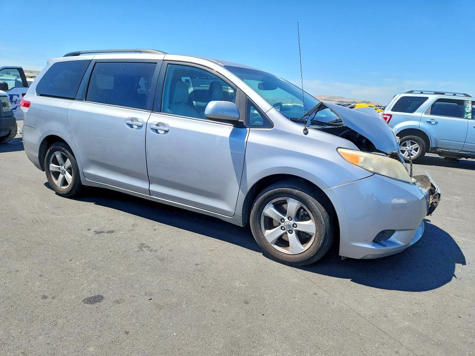 59128456 :رقم المزاد ، 5TDKK3DC0CS188576 vin ، 2012 Toyota Sienna مزاد بيع