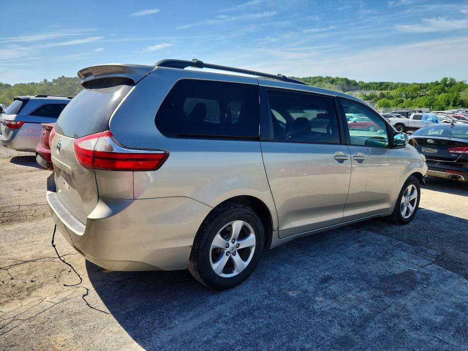 55166726 :رقم المزاد ، 5TDKK3DC3FS647555 vin ، 2015 Toyota Sienna مزاد بيع