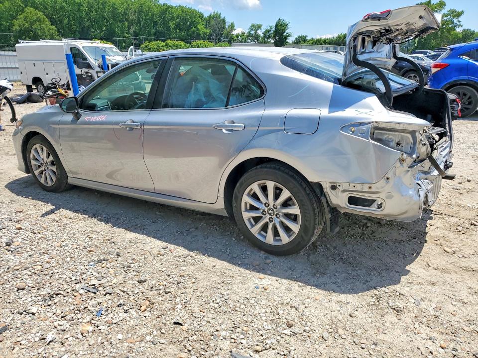 55538036 :رقم المزاد ، 4T1B11HK8JU008970 vin ، 2018 Toyota Camry مزاد بيع