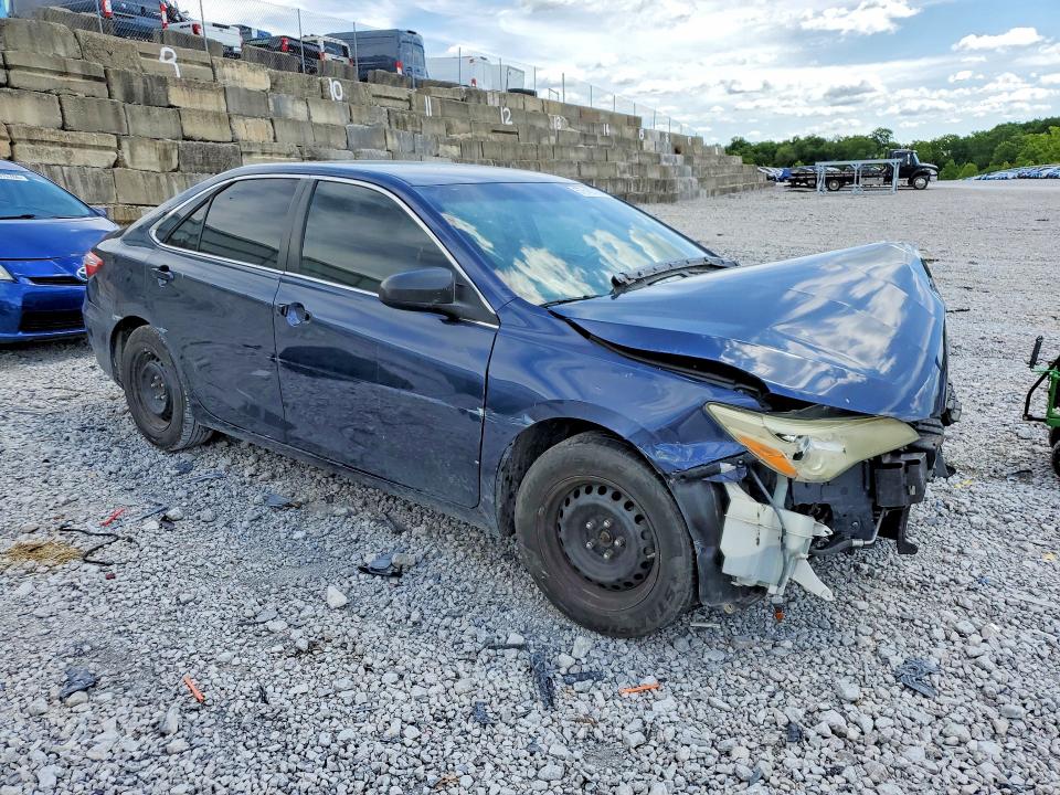 57645726 :رقم المزاد ، 4T1BF1FK8FU873580 vin ، 2015 Toyota Camry مزاد بيع