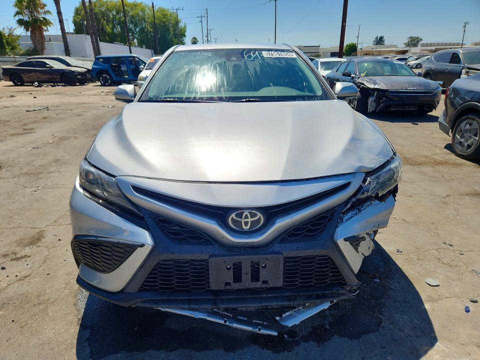 Auction sale of the 2022 Toyota Camry, vin: 4T1G11AK9NU697598, lot number: 57961666